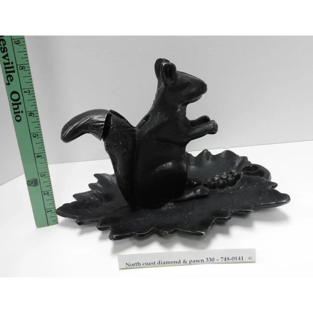 VTG Cast Iron Squirrel Nutcracker on Leaf Base Rustic Black Metal Decor JC115